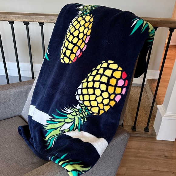 Vera Bradley Toucan Party Pineapple Throw Plush Blanket Soft Cuddle Fleece 80x50 - Picture 1 of 3